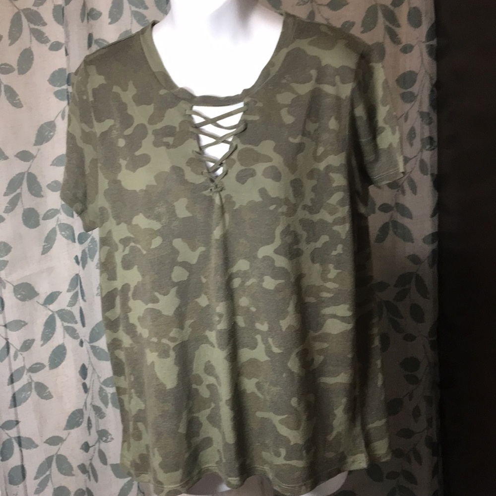 💚 XL, camo short sleeve t-shirt 💚